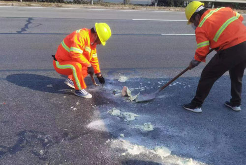 加茂镇公路下沉注浆加固